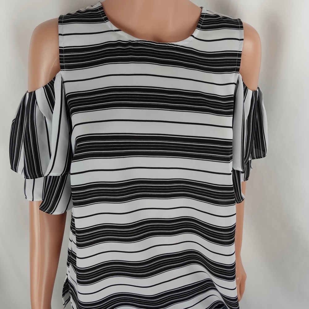 Elle Cold Shoulder Top SMALL